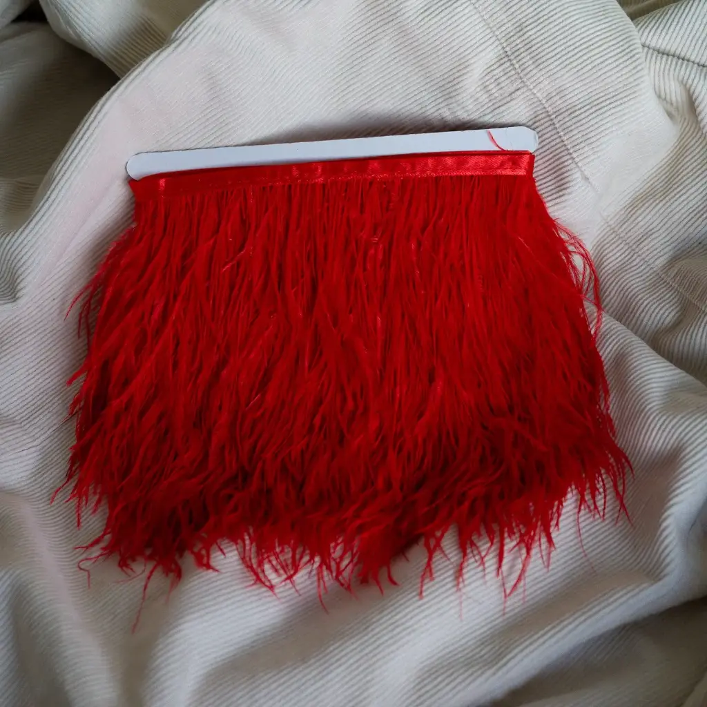 GALONES - DE PLUMAS - ROJO - 10 a 15 cm - por METRO