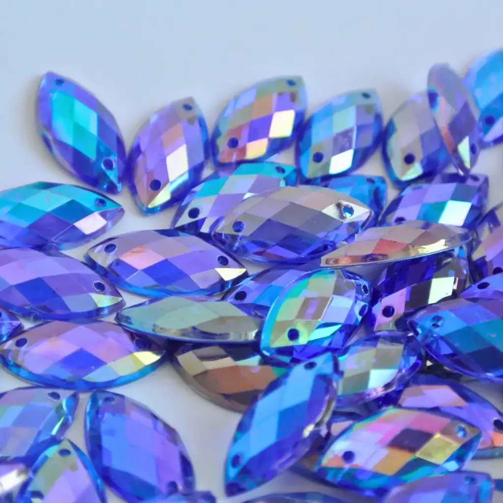 PIEDRAS DE ACRÍLICO - NAVETTE - SAPPHIRE AB - 9x18 (100un)